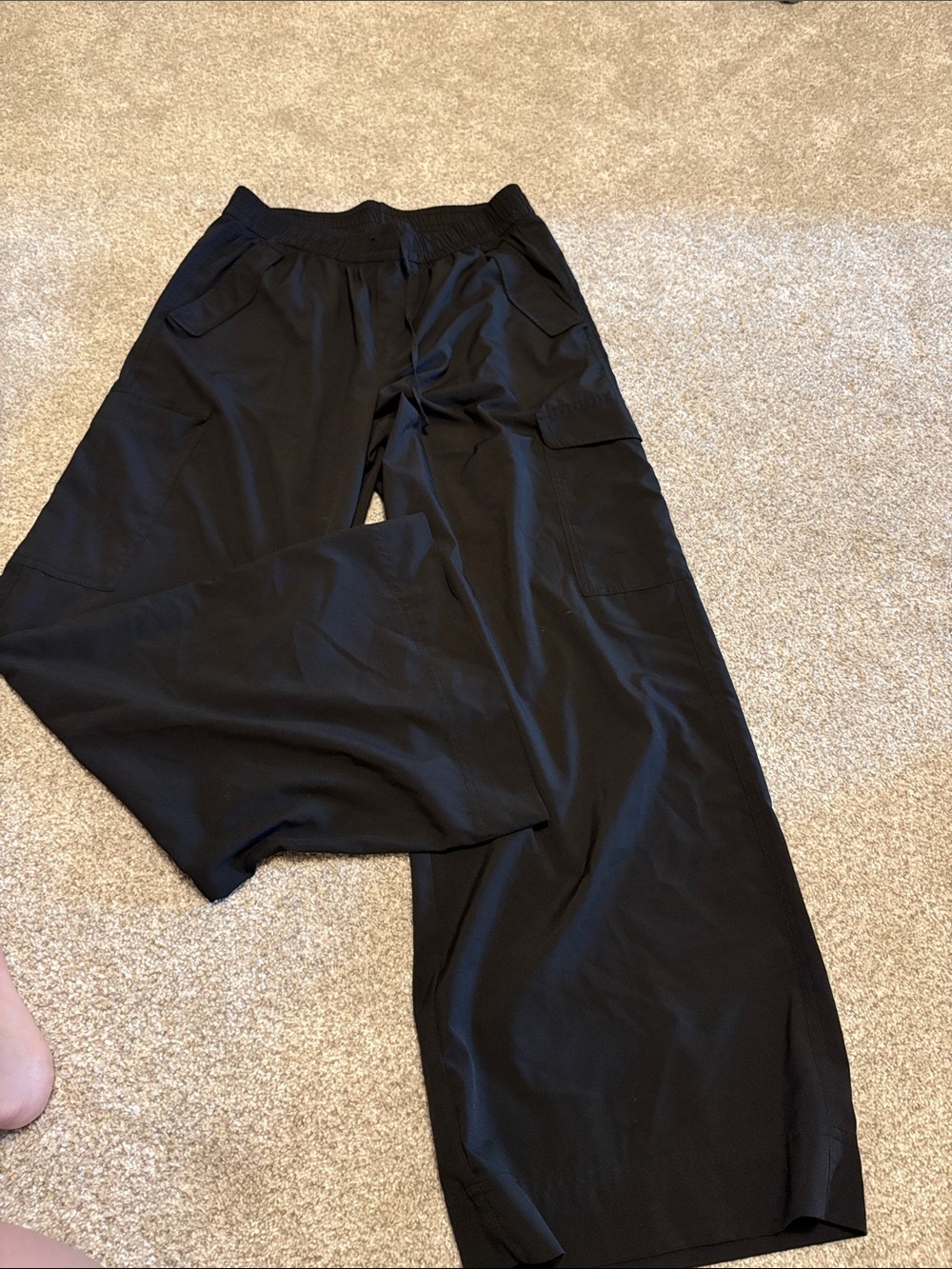 Women’s Old Navy Wide-Leg Cargo Pants